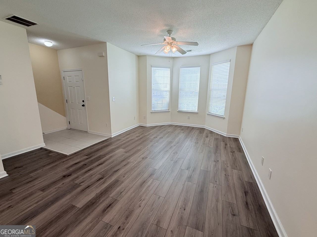 260 Commons Dr - Photo 5 of 14