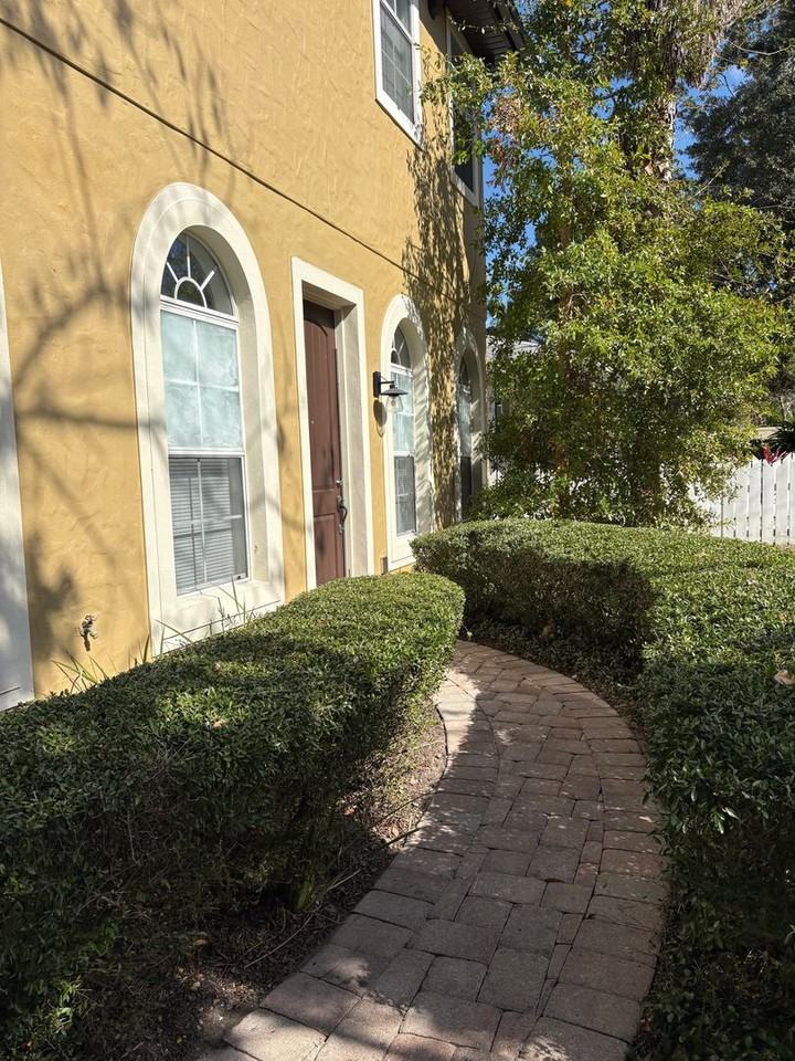 1455 Catherine St - Photo 5 of 25
