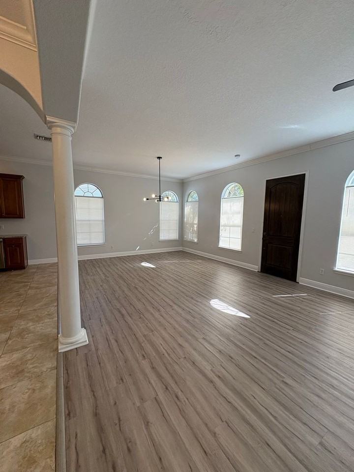 1455 Catherine St - Photo 6 of 25