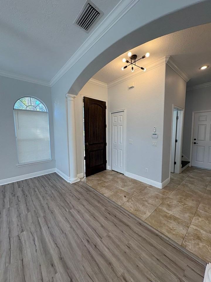 1455 Catherine St - Photo 7 of 25