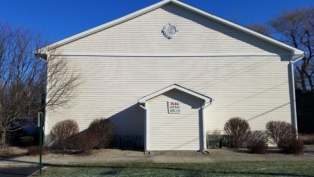 8 Hickory Manor Dr #5 - Photo 3 of 11