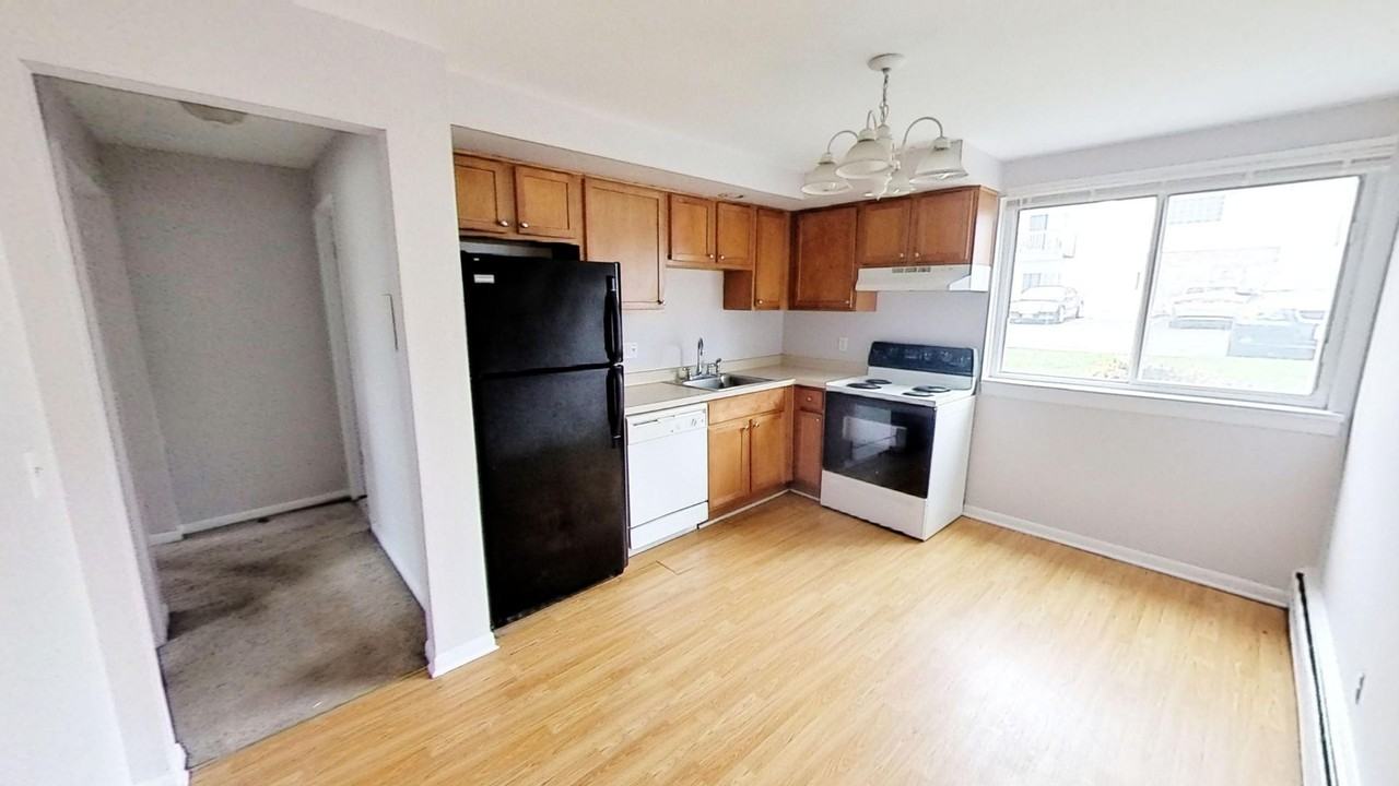 8 Hickory Manor Dr #5 - Photo 4 of 11