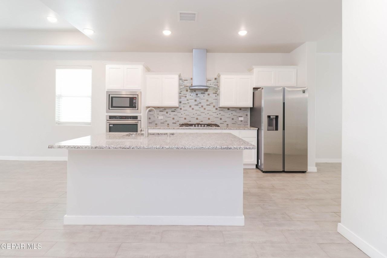 12832 Haxby Ct - Photo 2 of 42