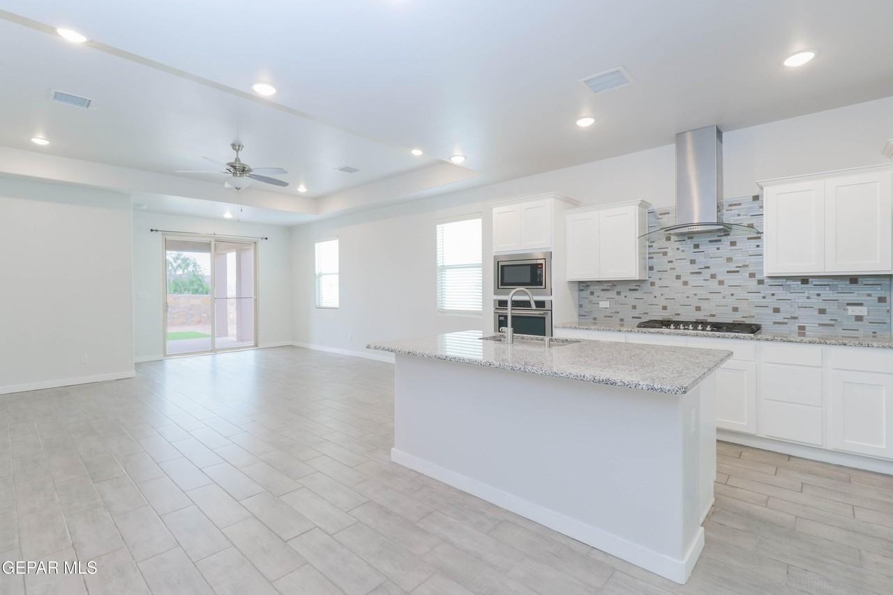 12832 Haxby Ct - Photo 3 of 42