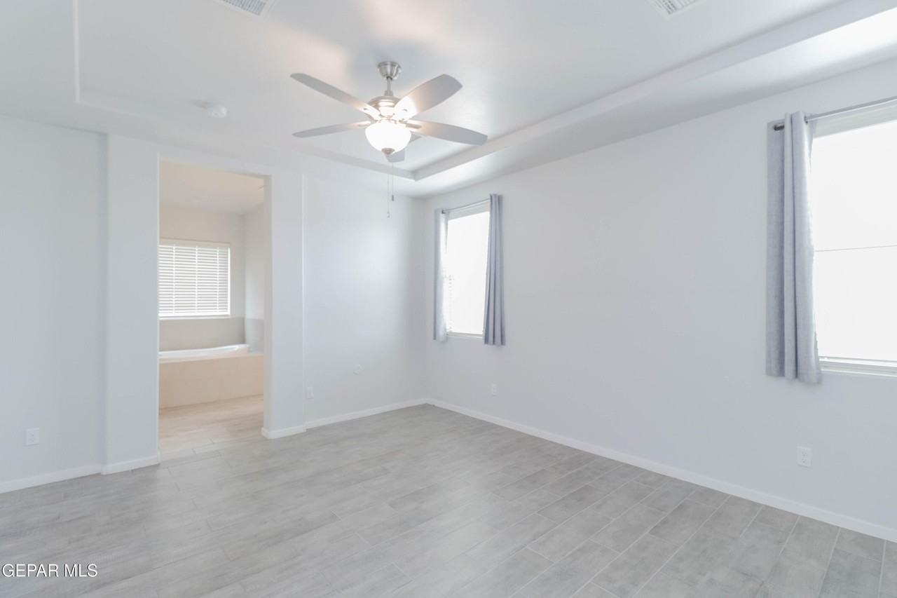 12832 Haxby Ct - Photo 4 of 42