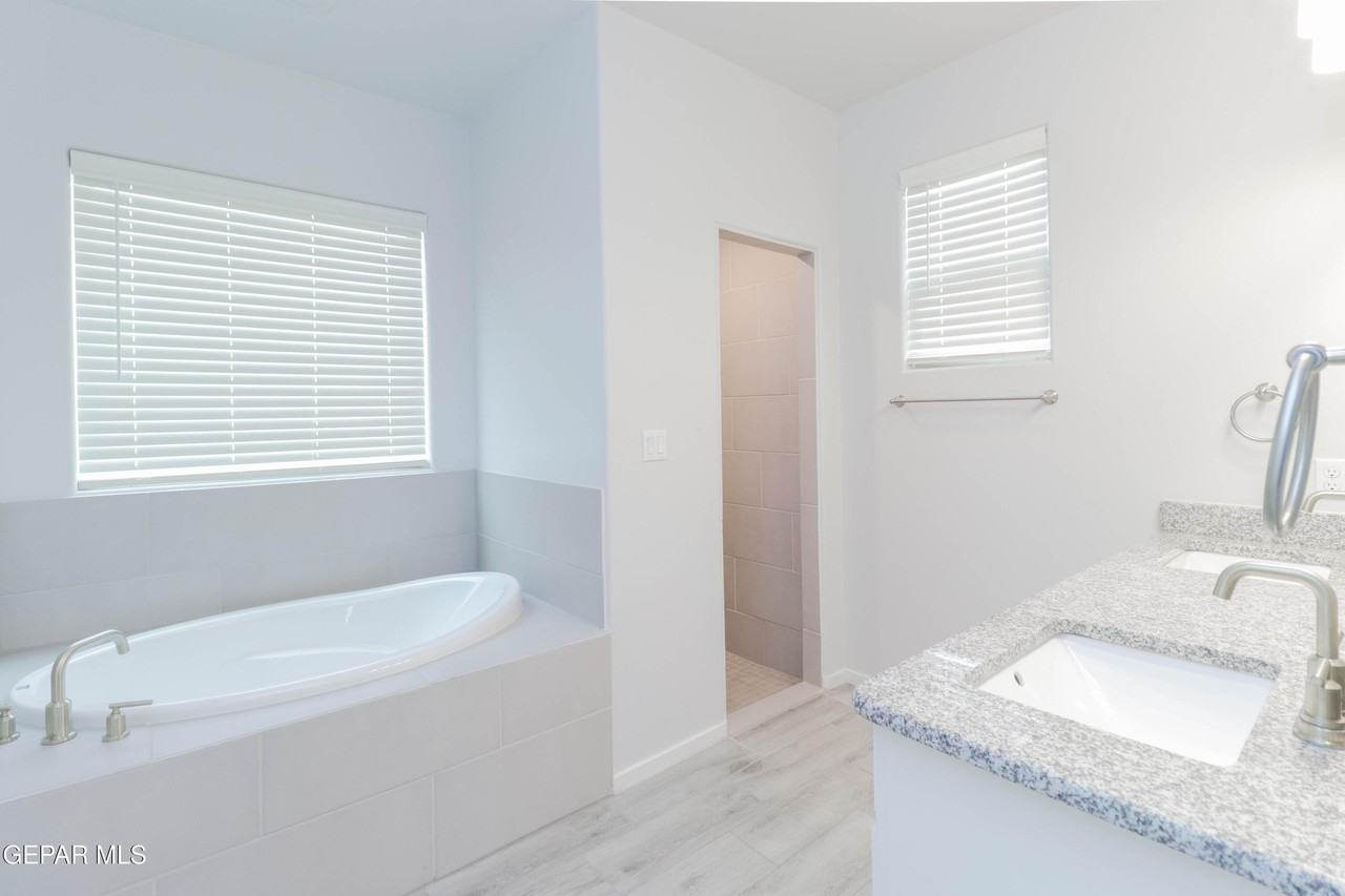 12832 Haxby Ct - Photo 5 of 42