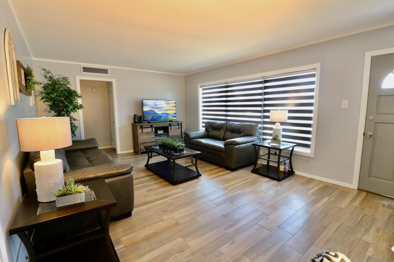 1216 Brookhaven Dr - Photo 3 of 30