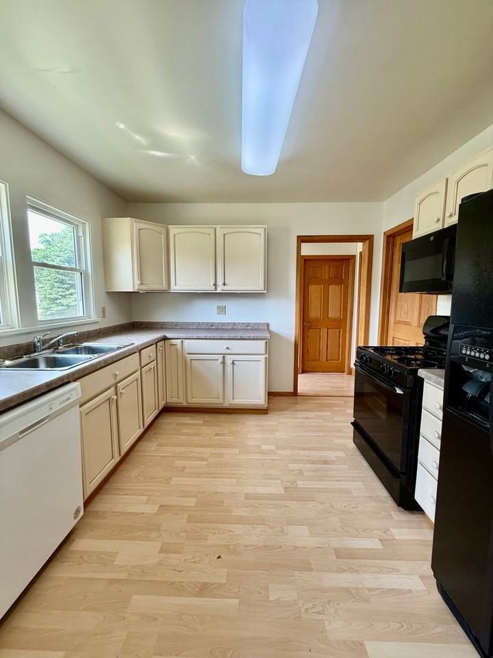415 7th Ave Ne - Photo 2 of 14