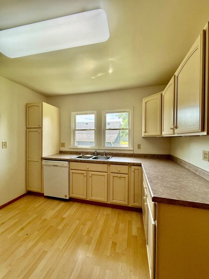 415 7th Ave Ne - Photo 3 of 14