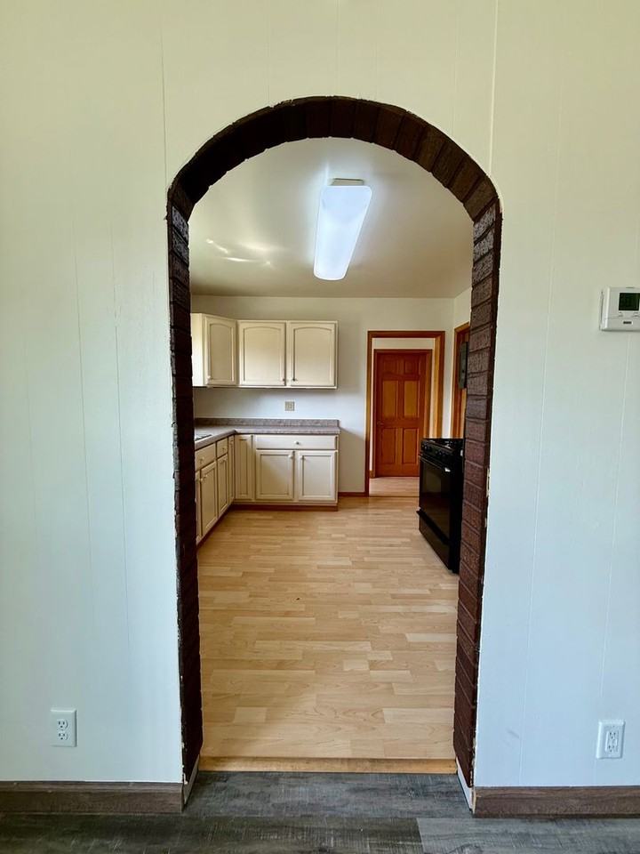 415 7th Ave Ne - Photo 5 of 14