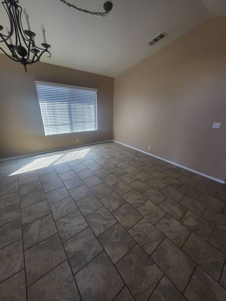 21247 Chardonnay Dr - Photo 4 of 20
