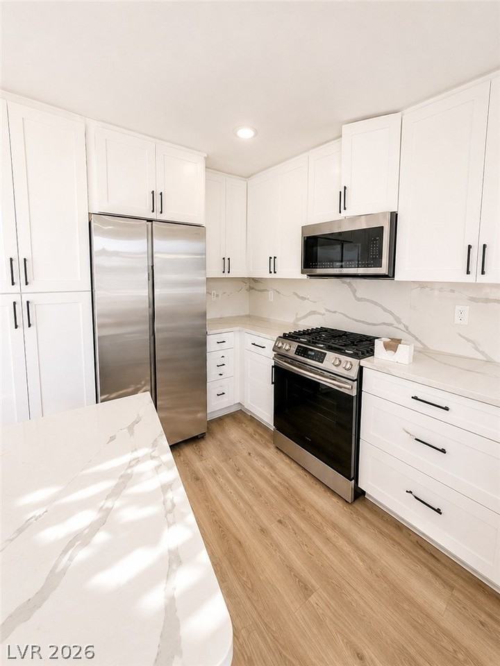 3957 Irvin Ave - Photo 5 of 24