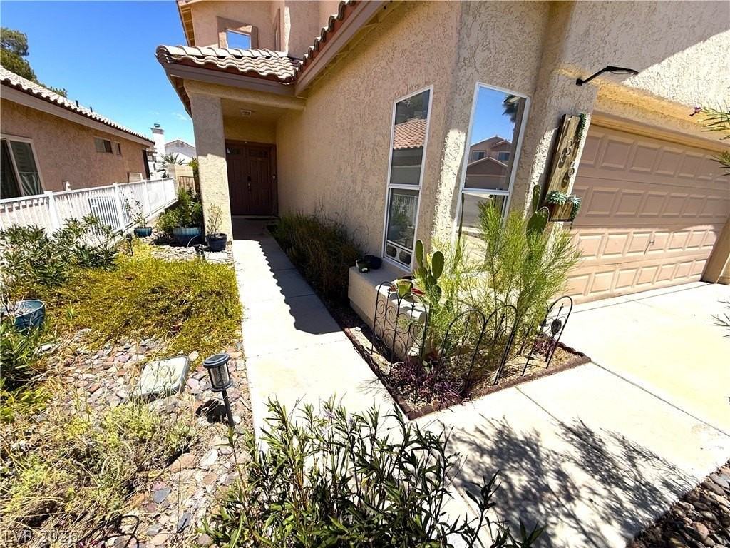 136 Serenade Ct - Photo 3 of 37