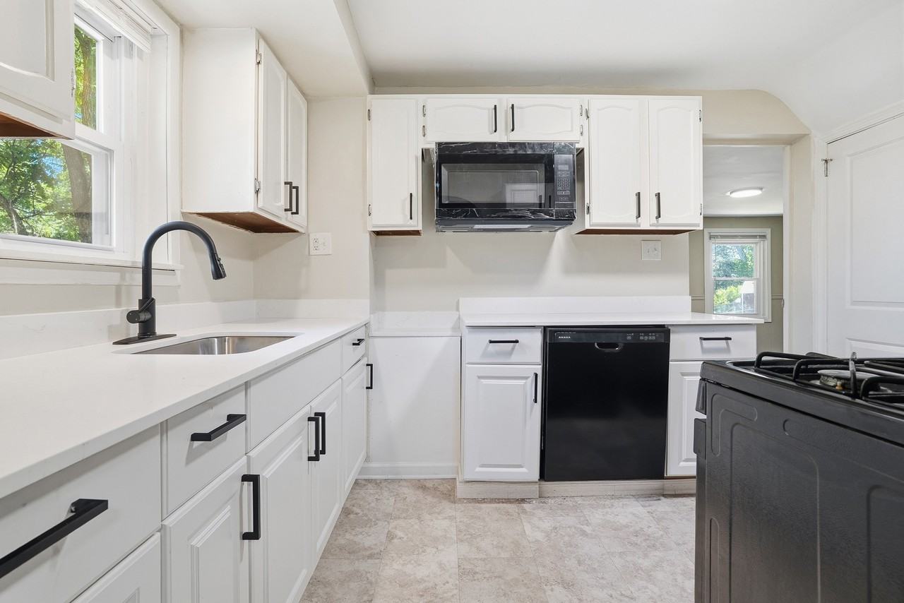 624 Elm Dr #1 - Photo 4 of 42