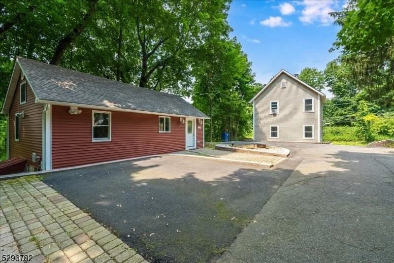 132 Sparta Ave - Photo 2 of 9