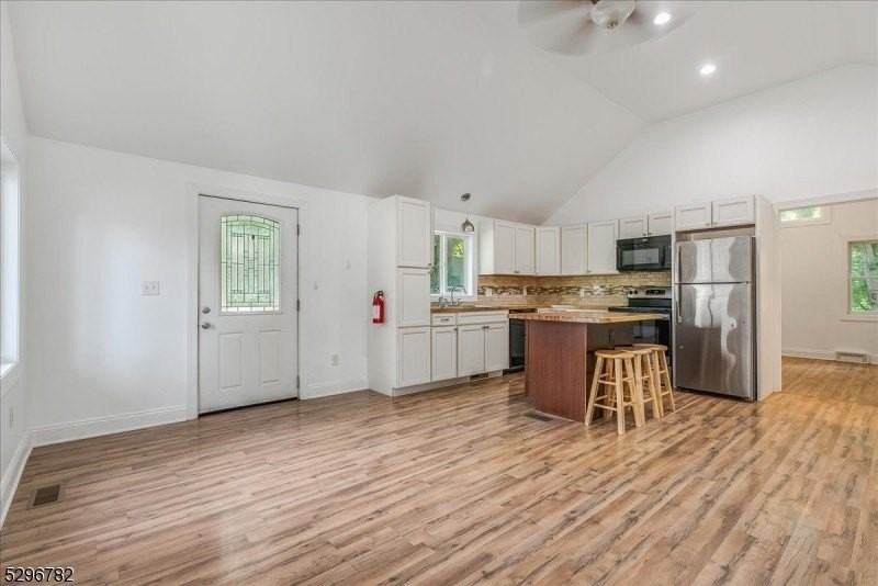 132 Sparta Ave - Photo 4 of 9