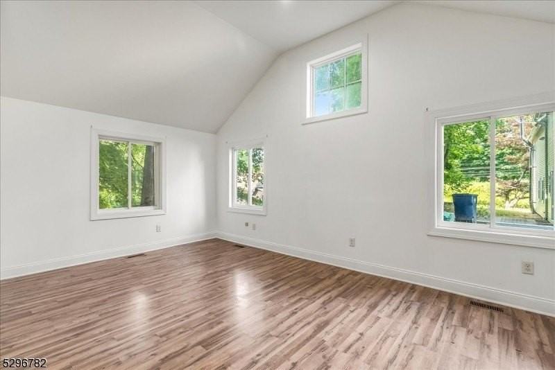 132 Sparta Ave - Photo 6 of 9