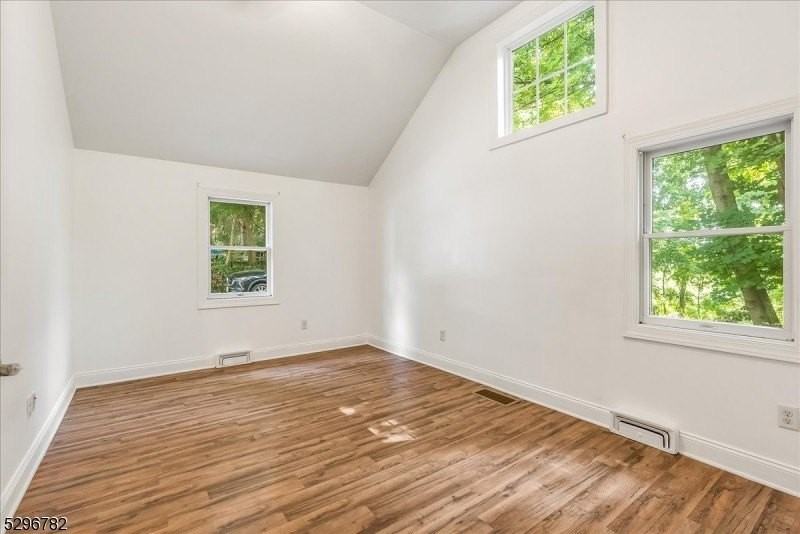 132 Sparta Ave - Photo 7 of 9