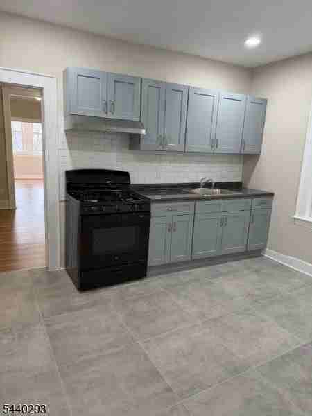 431 S 14th St - Photo 2 of 7