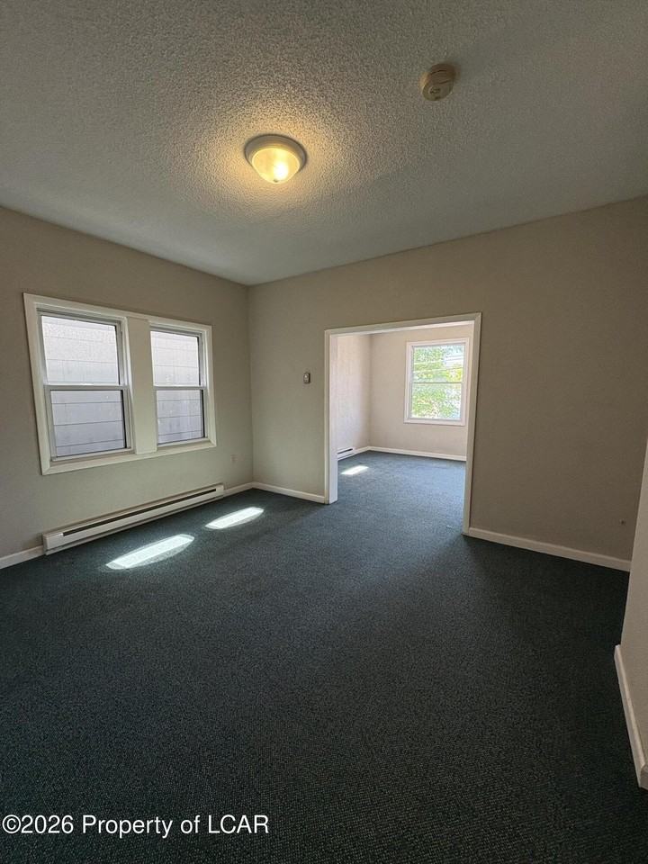 54 Diamond Ave - Photo 4 of 10