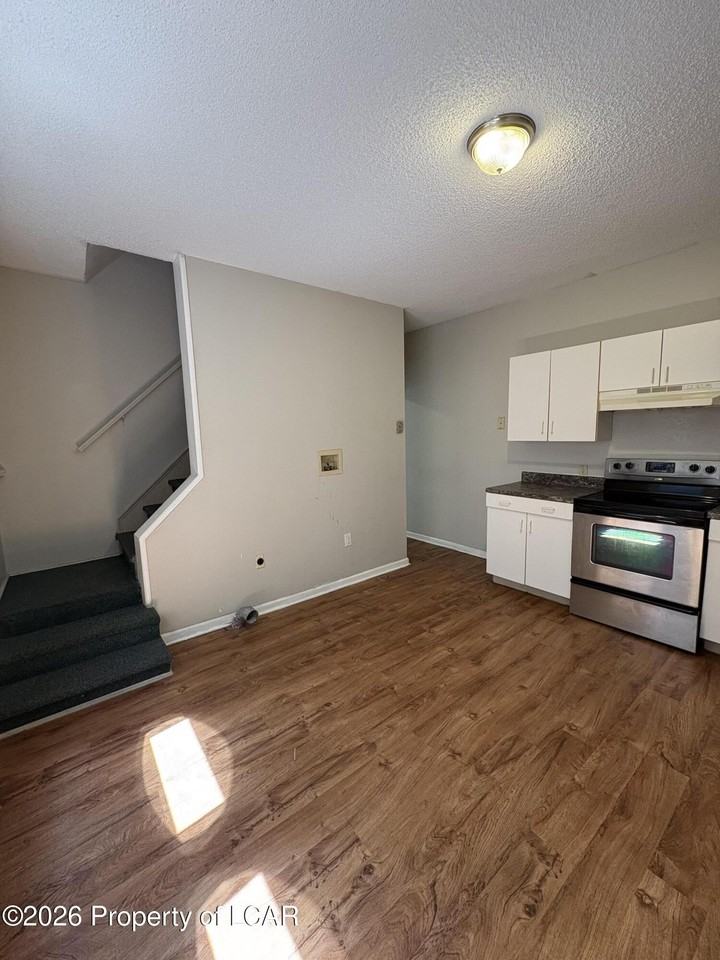 54 Diamond Ave - Photo 5 of 10
