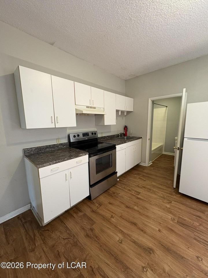 54 Diamond Ave - Photo 6 of 10