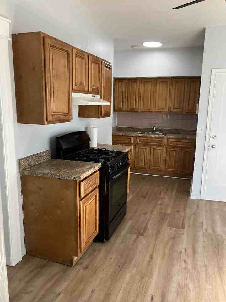 132 W 19th St #4 - Photo 2 of 8