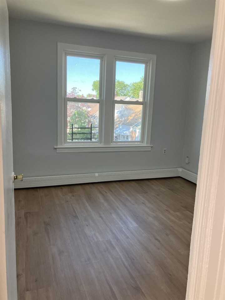 132 W 19th St #4 - Photo 4 of 8