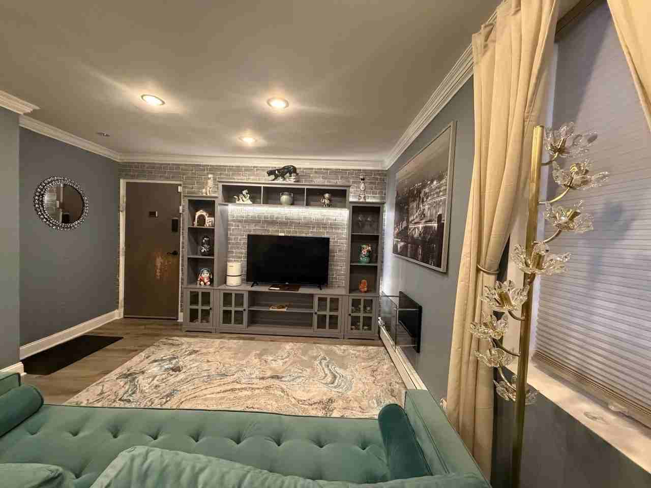 817 10th St #1C - Photo 4 of 26