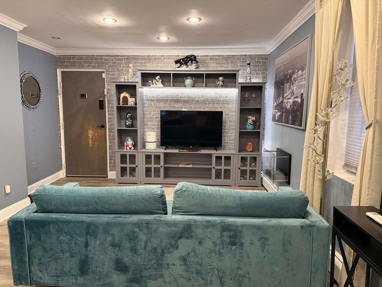 817 10th St #1C - Photo 6 of 26