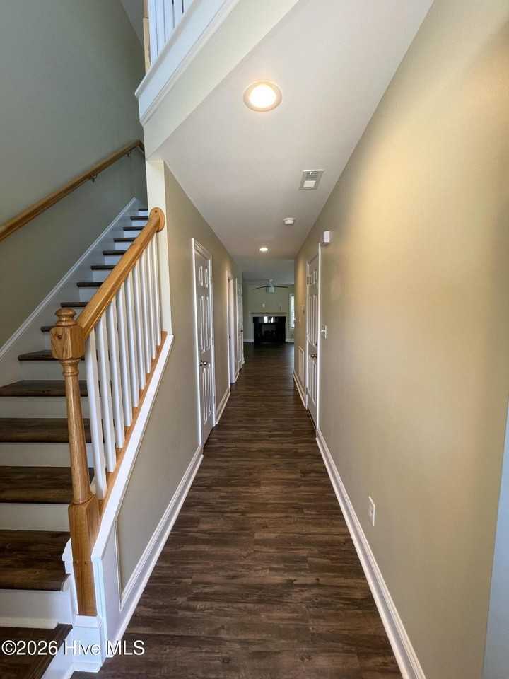 302 Holly St - Photo 2 of 15
