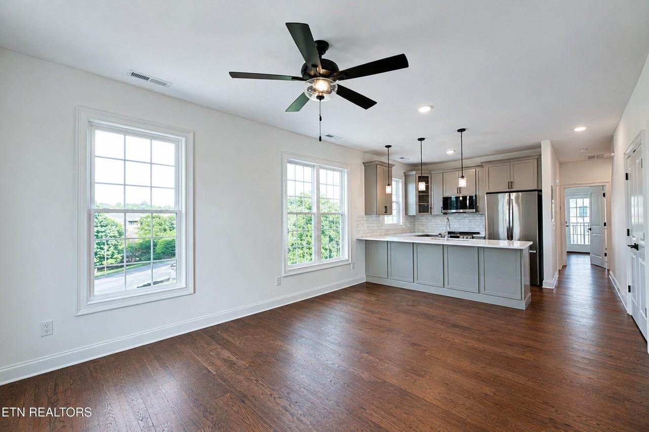 410 E Church Ave - Photo 2 of 27