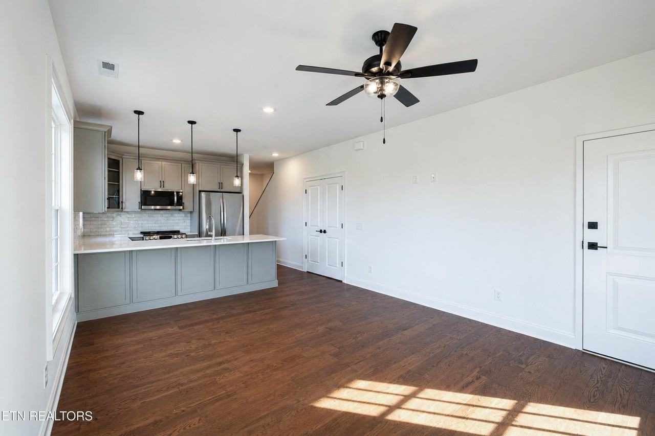 410 E Church Ave - Photo 3 of 27