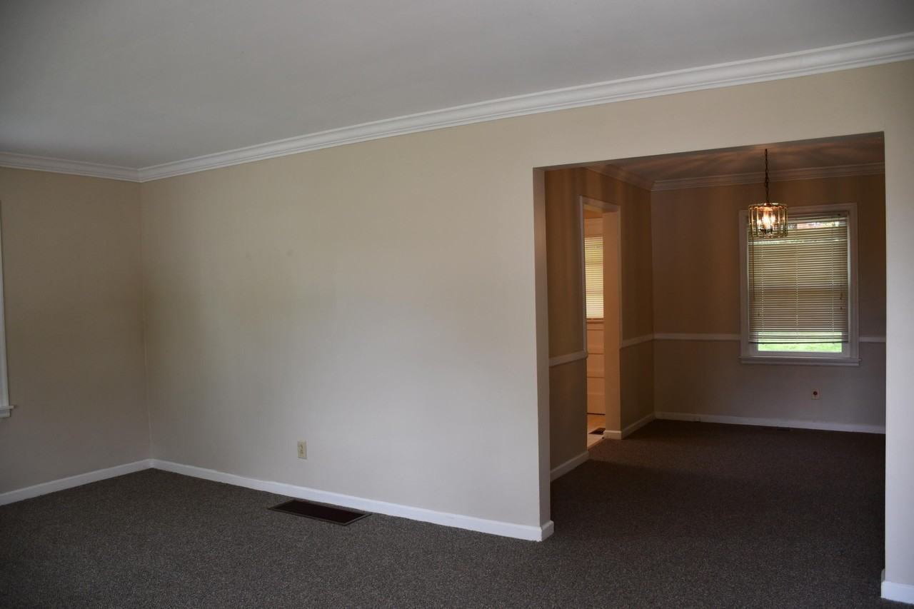 181 Saint James Dr - Photo 4 of 18