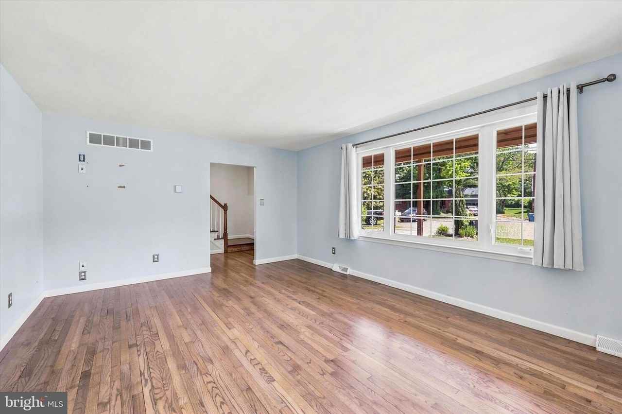 6 Janice Dr - Photo 2 of 23