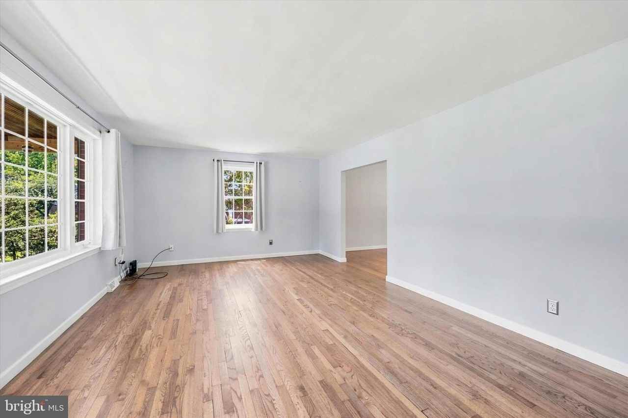 6 Janice Dr - Photo 3 of 23