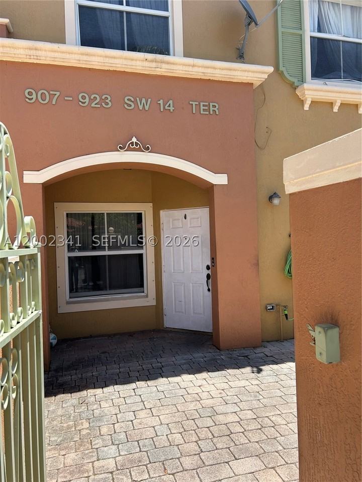915 Sw 143rd Ter #2008