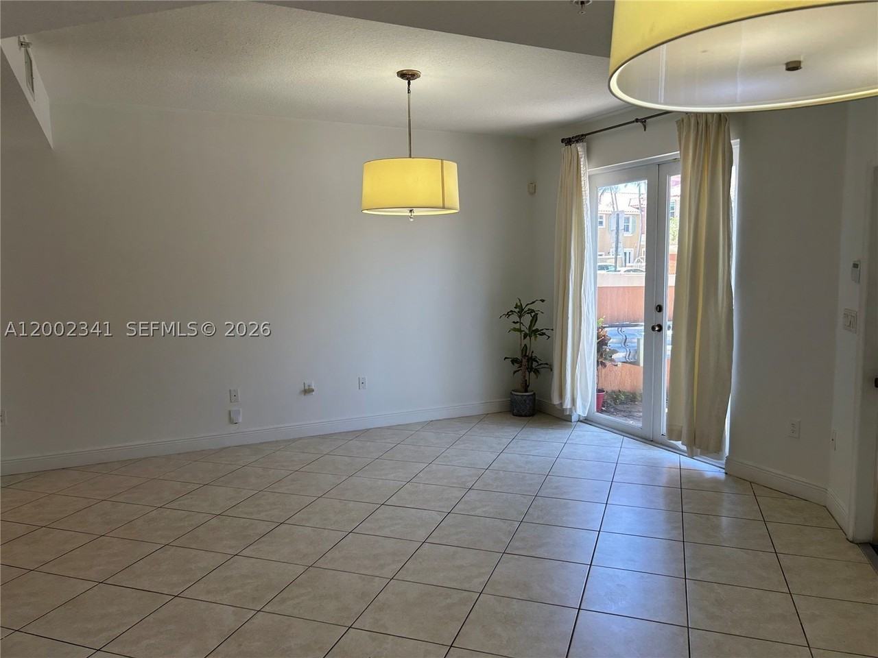915 Sw 143rd Ter #2008 - Photo 5 of 11