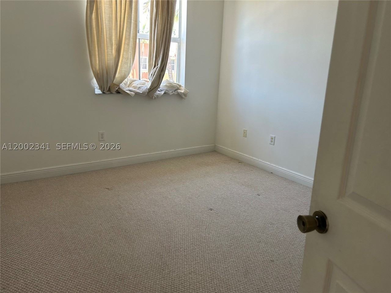 915 Sw 143rd Ter #2008 - Photo 6 of 11