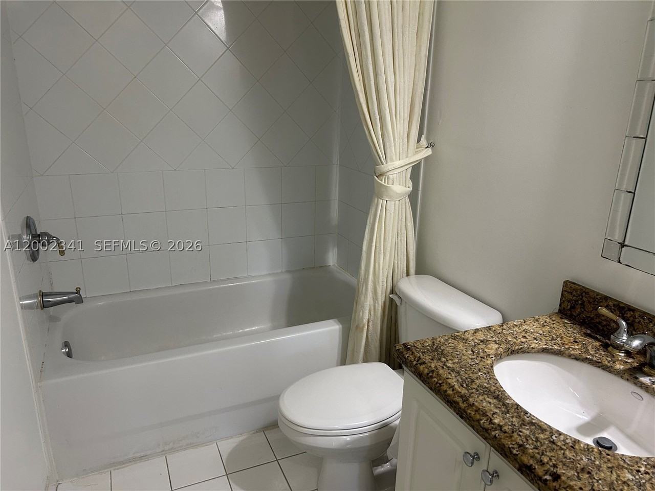915 Sw 143rd Ter #2008 - Photo 7 of 11