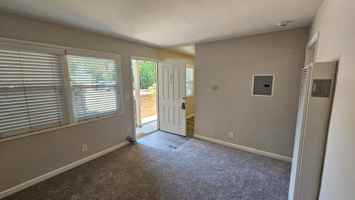 featured image of 370 N Fair Oaks Ave