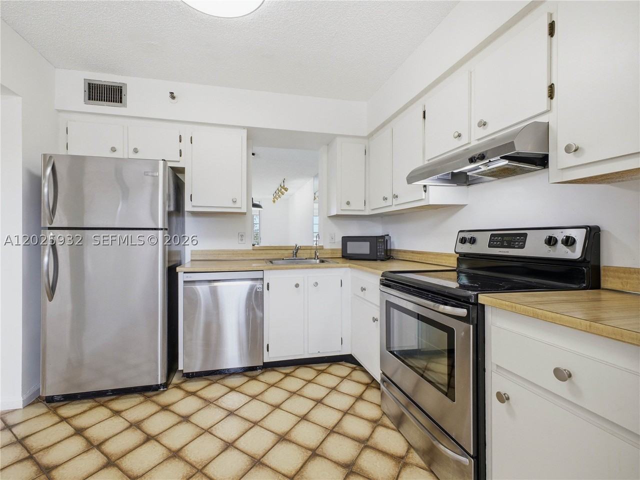 14623 Bonaire Blvd #405 - Photo 7 of 38