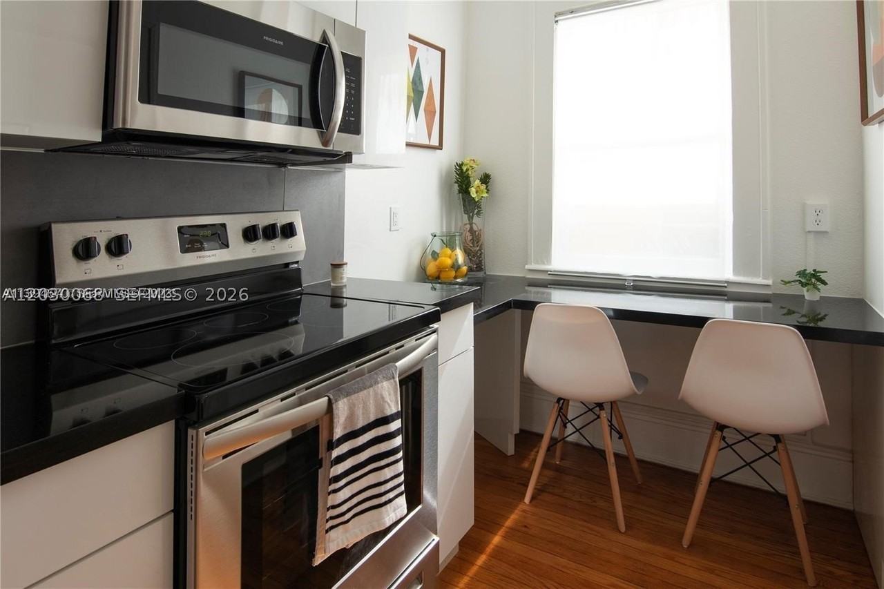124 Mendoza Ave #9 - Photo 2 of 10