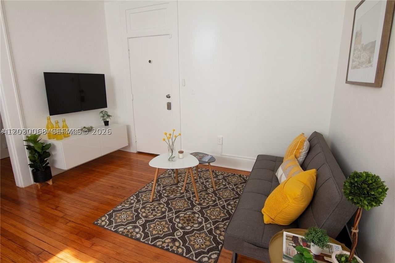 124 Mendoza Ave #9 - Photo 3 of 10