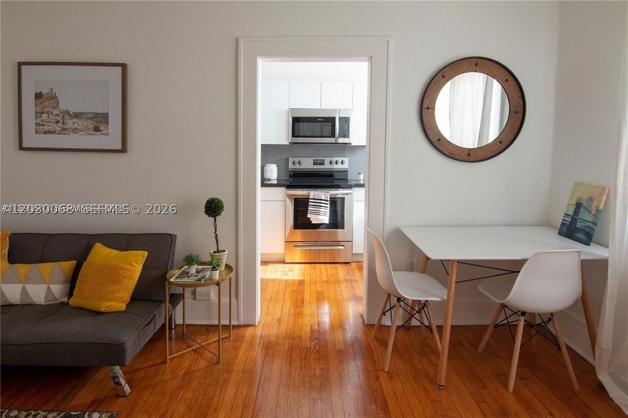 124 Mendoza Ave #9 - Photo 4 of 10
