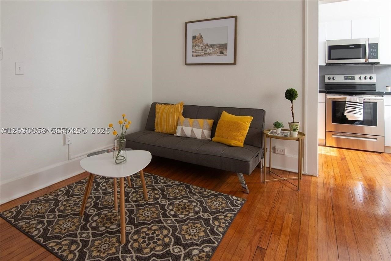124 Mendoza Ave #9 - Photo 5 of 10
