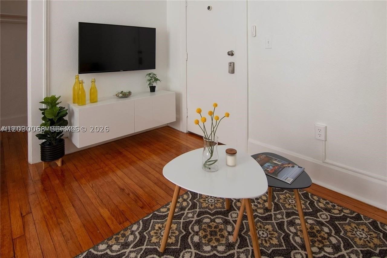 124 Mendoza Ave #9 - Photo 6 of 10