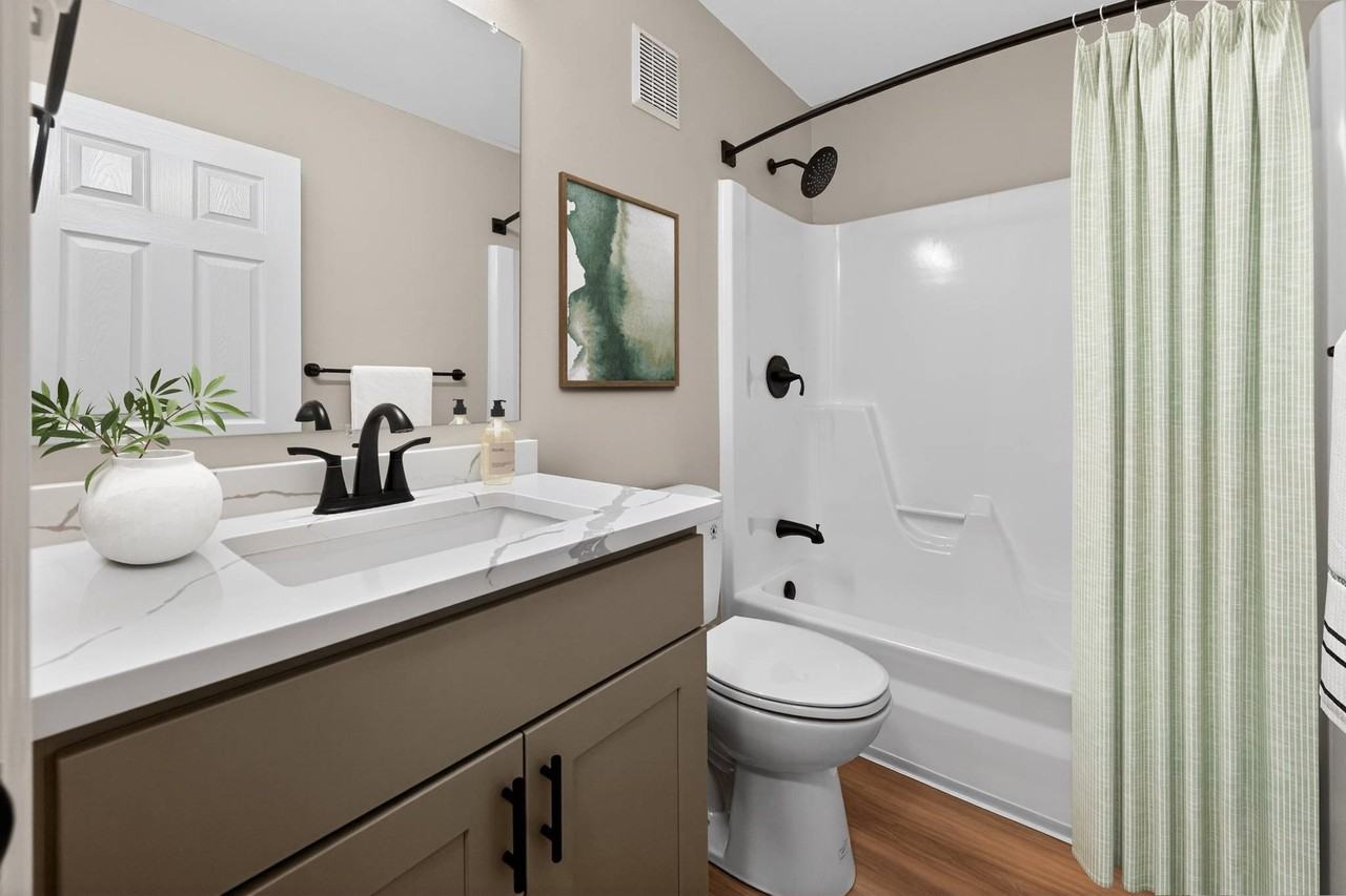 Eagle Rock Apartments at Hudson - Photo 5 of 19