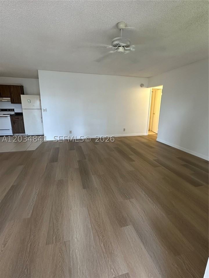 3490 La Jardin Ct #B2 - Photo 5 of 16