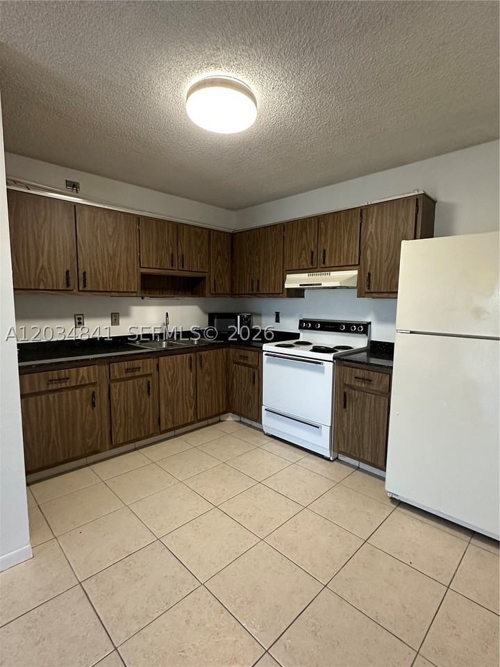 3490 La Jardin Ct #B2 - Photo 7 of 16